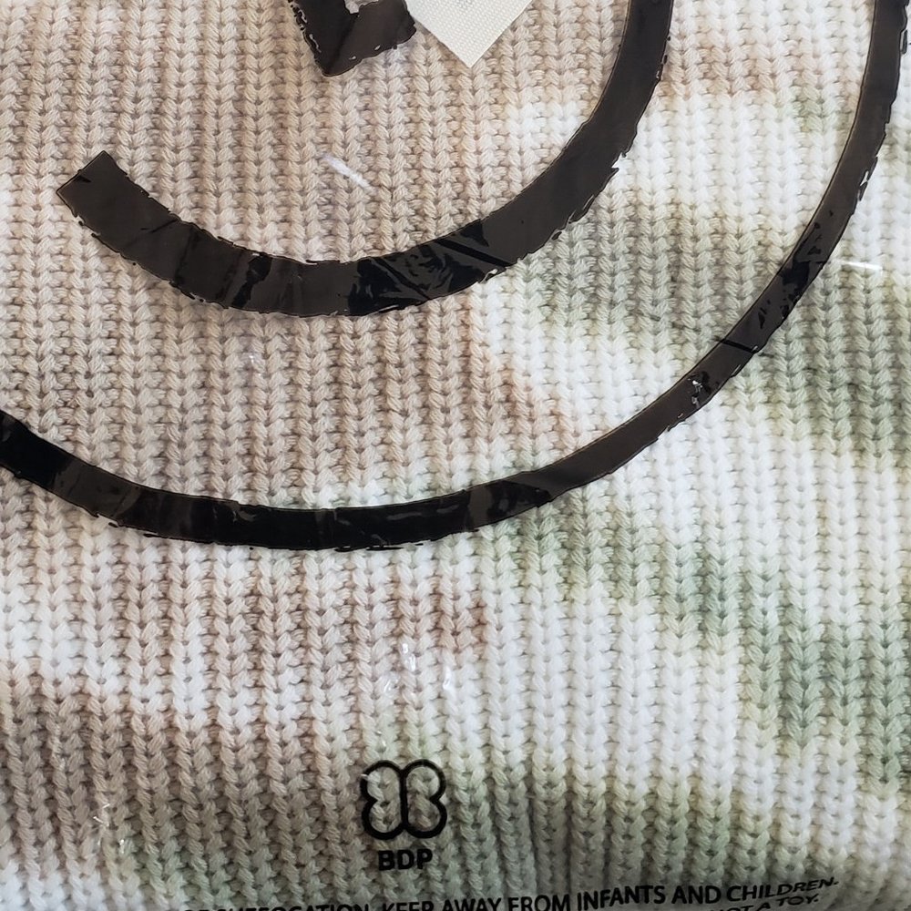 NWT: SER.O.YA LEO KNIT SWEATER Unisex..Size XL - Picture 10 of 10